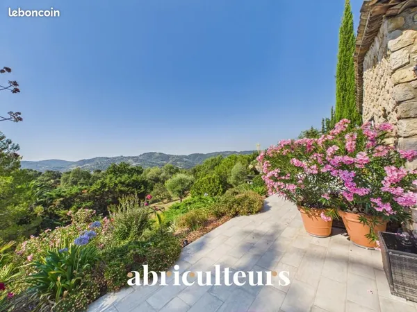 Maison 10 pièces 344 m²