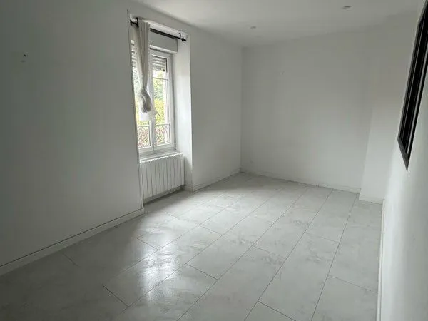 T3 lumineux de 56,80 m² - Centre-ville de Valserhône à quelques pas de la gare- Balcon, cave et gren