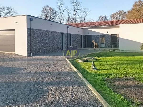 Villa Queyrac 5 pièce(s) 200 m2
