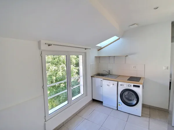 Appartement F2 plein centre ville de MASSY - 28,14m² - au calme