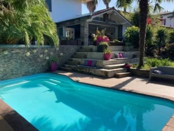 TRÈS BELLE VILLA PROCHE CENTRE VILLE BIARRITZ