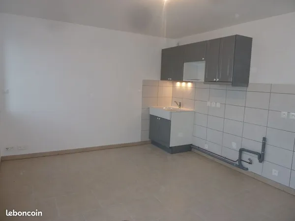 Appartement f2 avec cave et une place de parking nominative