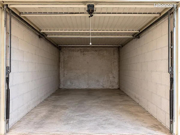 Box / Garage fermé à louer - Bron - Parking sécurisé