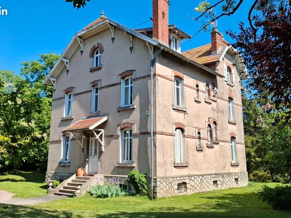 Propriété 8 pièces 248 m²