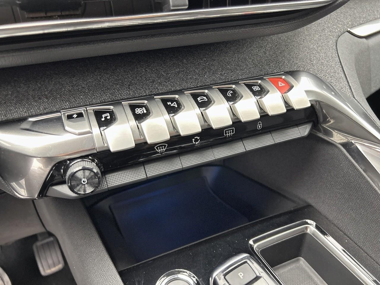 Peugeot 3008 hybrid 225 e-eat8 allure pack — photo 28