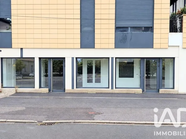 Local commercial 1 pièce 150 m²