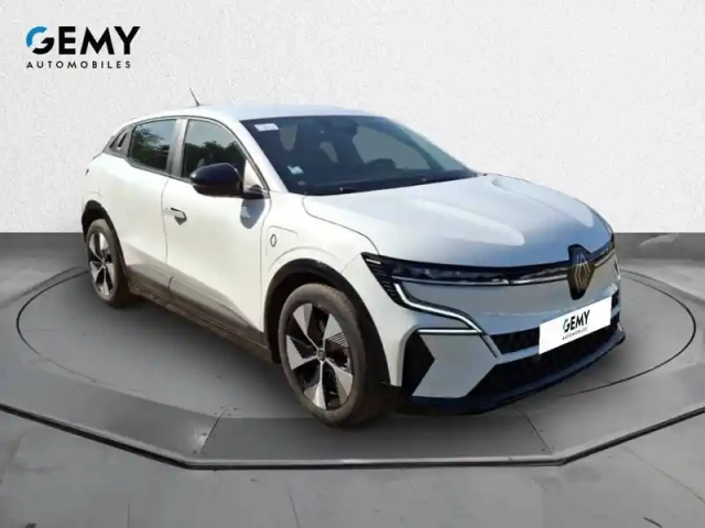 Renault Megane e-tech ev40 130ch standard charge — photo 3