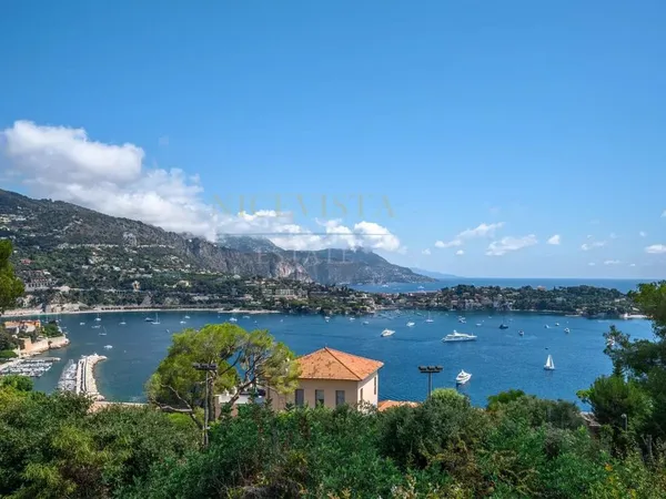 Villa 6 pièces 360 m²