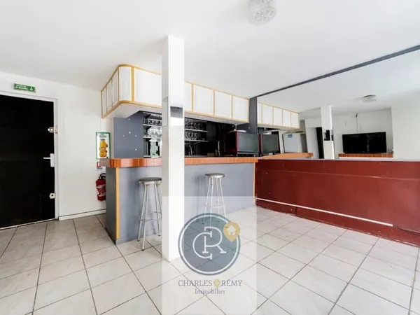 Murs libres 113 m² + Licence IV - Popincourt - fort potentiel