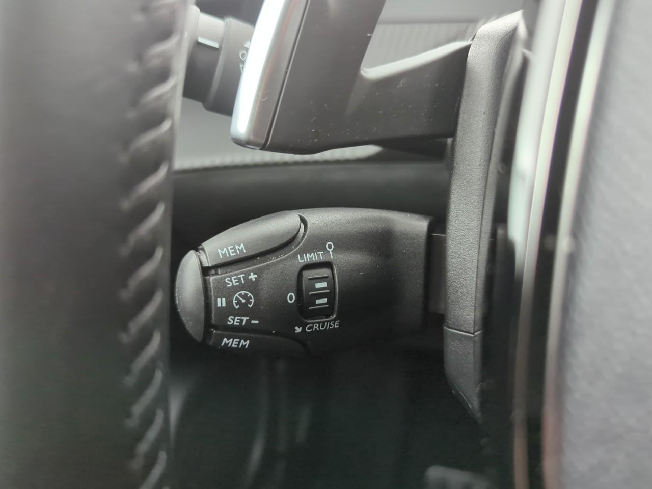 Peugeot 2008 hybrid 145 ch e-dcs6 allure — photo 20