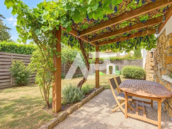 Maison Suresnes 7 pièce(s) 161m²