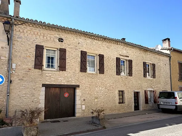 Maison de village avec garage