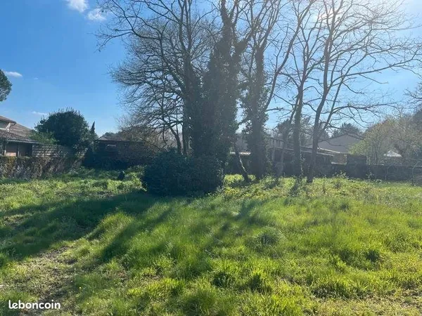 Terrain 750 m² Landiras