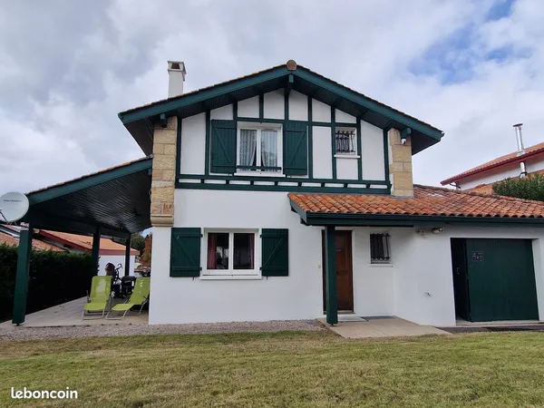 Maison avec jardin, terrasse couverte, garage, parking, stationnement