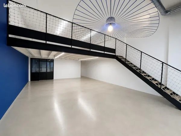 Bureau 319 m²