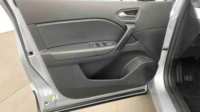 Renault Captur e-tech 145 - 21 — photo 27