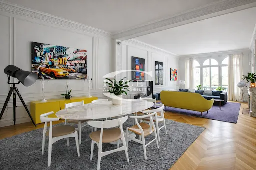 Appartement 7 pièces 242 m²