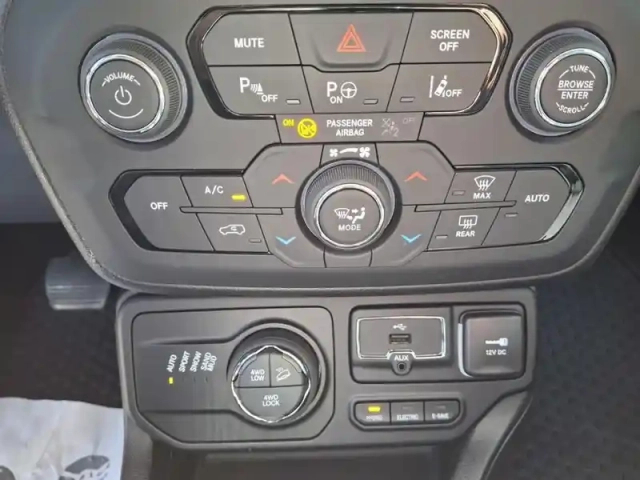 Jeep Renegade 1.3 turbo t4 240 ch phev bva6 4xe eawd north star — photo 19