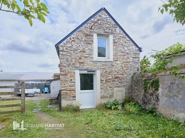 Charmante Maison de centre bourg 80 m2 environ et jardin.