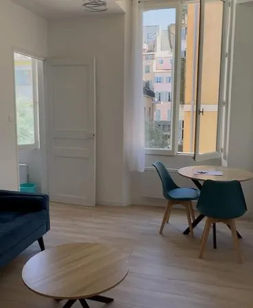 Basse-ville T1 meublé prox. Arsenal, Chalucet, Fac de droit
