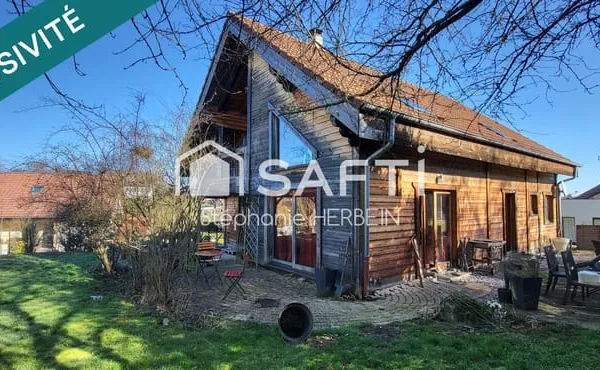 Maison de 177m2 , comprenant 3 chambres sur un terrain de 706m2