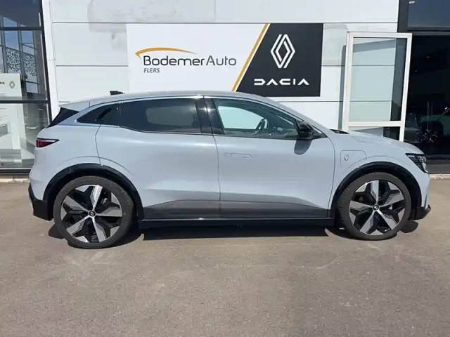 Renault Megane e-tech ev60 220 ch super charge — photo 6