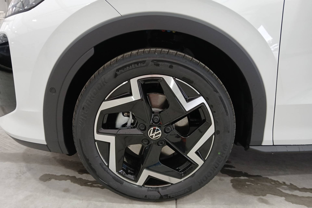 Volkswagen T-Roc — photo 11