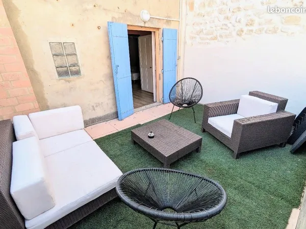 Maison intra-muros avec extérieurs