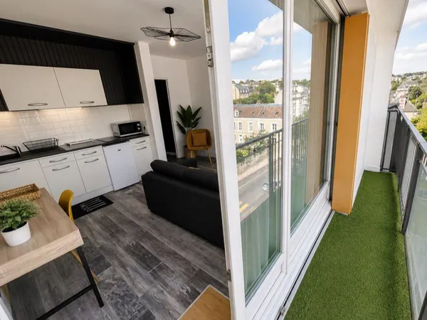 Studio lumineux avec balcon