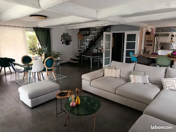 EXCLUSIVITÉ COUP DE COEUR AUX MARTRES DE VEYRE Villa familiale de 176 m2, 6 chambres, piscine et gar
