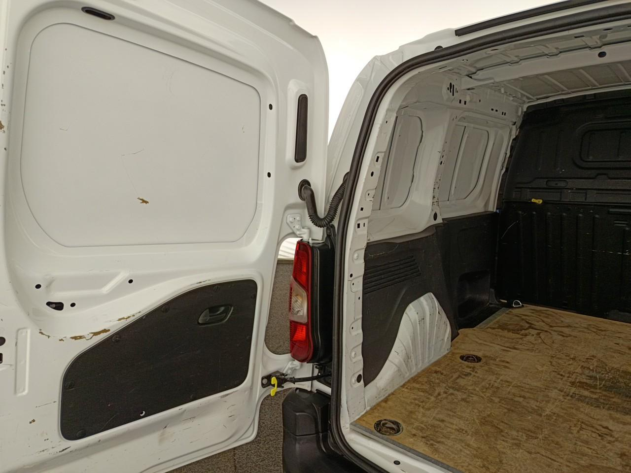 Peugeot Partner fourgon standard 650 kg bluehdi 100 s&s bvm5 premi — photo 28