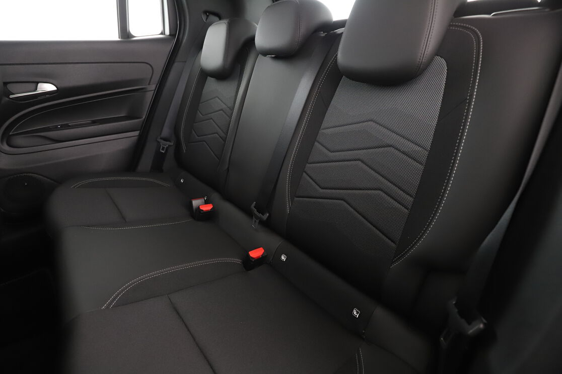 Jeep Avenger 1.2 Turbo T3 Altitude — photo 13