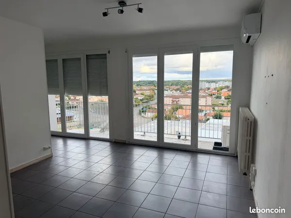 Studio 8ème étage, vue dégagée - Montauban