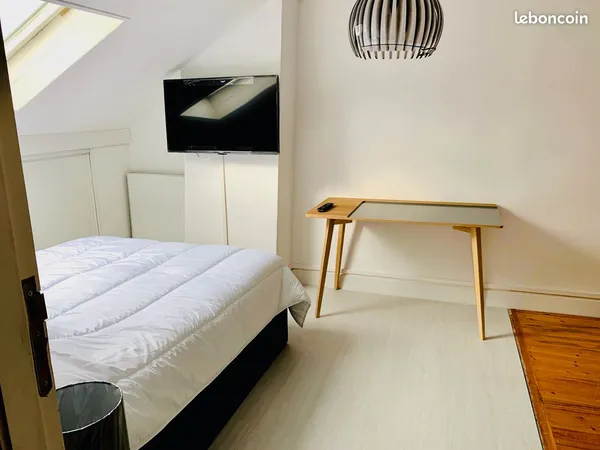 Chambre en colocation disponible immédiatement Lille, proche Villeneuve d'Ascq, métro à 5 mns