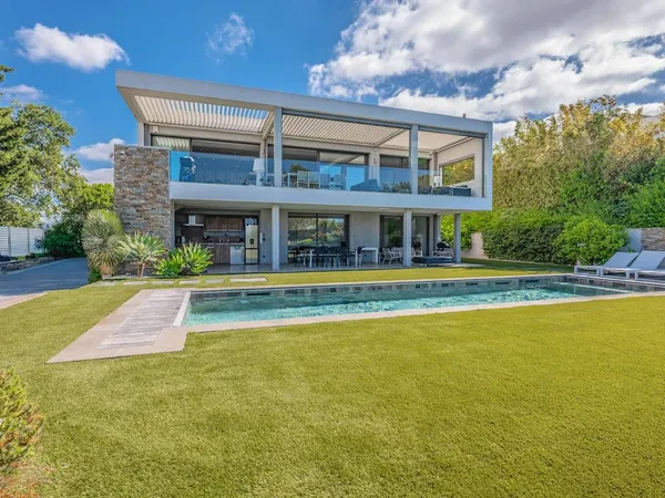 Villa 5 pièces 235 m²