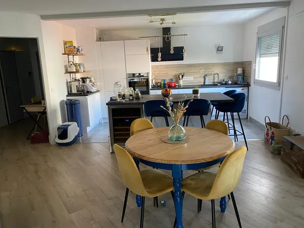 T3 traversant balcon + cave + garage Lyon 7e