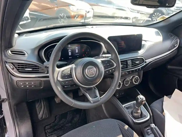 Fiat Tipo 5 portes 1.0 firefly turbo 100 ch s&amp;s — photo 17