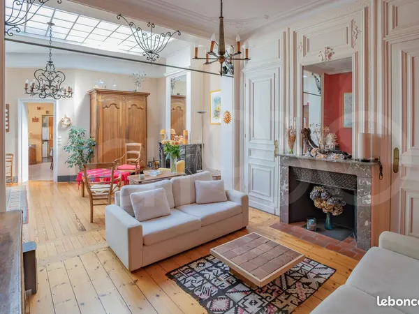 Maison 10 pièces 323 m²
