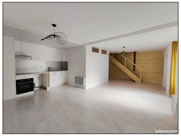 Maison de ville rénovée 84 m2 - Centre de Moncoutant - 2 chambres