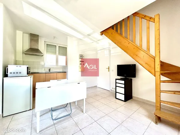 Studio 5 pièces 90 m²