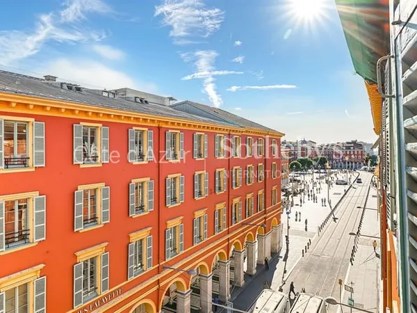 Appartement de 4 pièces rénové au coeur de Nice, à proximité de l