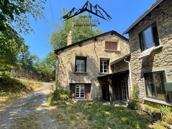 MAISON TRADITIONNELLE EN PIERRE - CARCANIERES