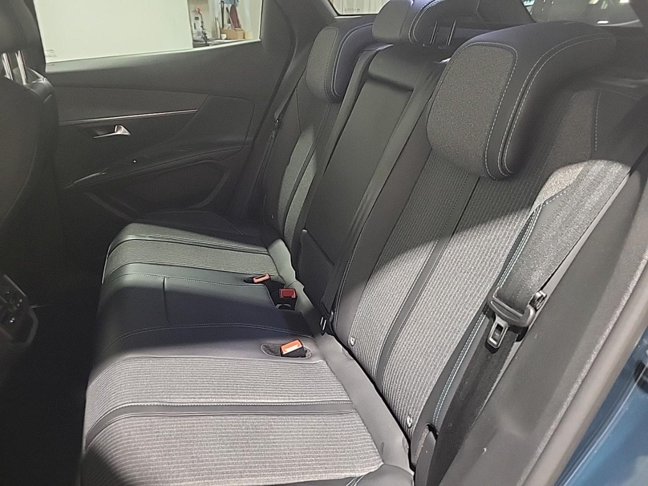 Peugeot 3008 hybrid 225 e-eat8 allure pack — photo 13