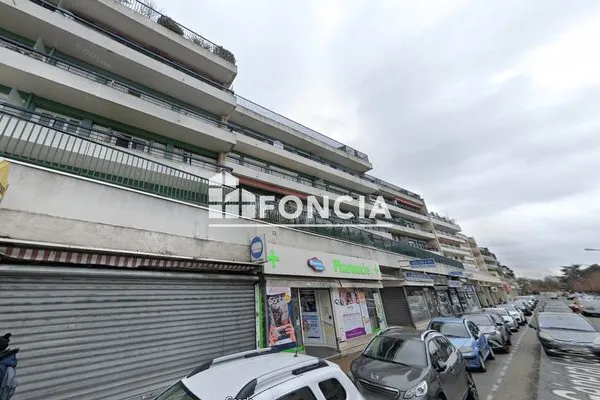 Local 1 pièce 99 m²