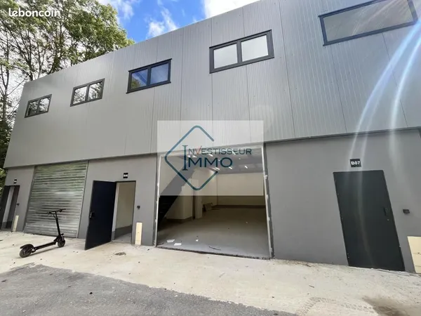 Local d'activité 210 m²
