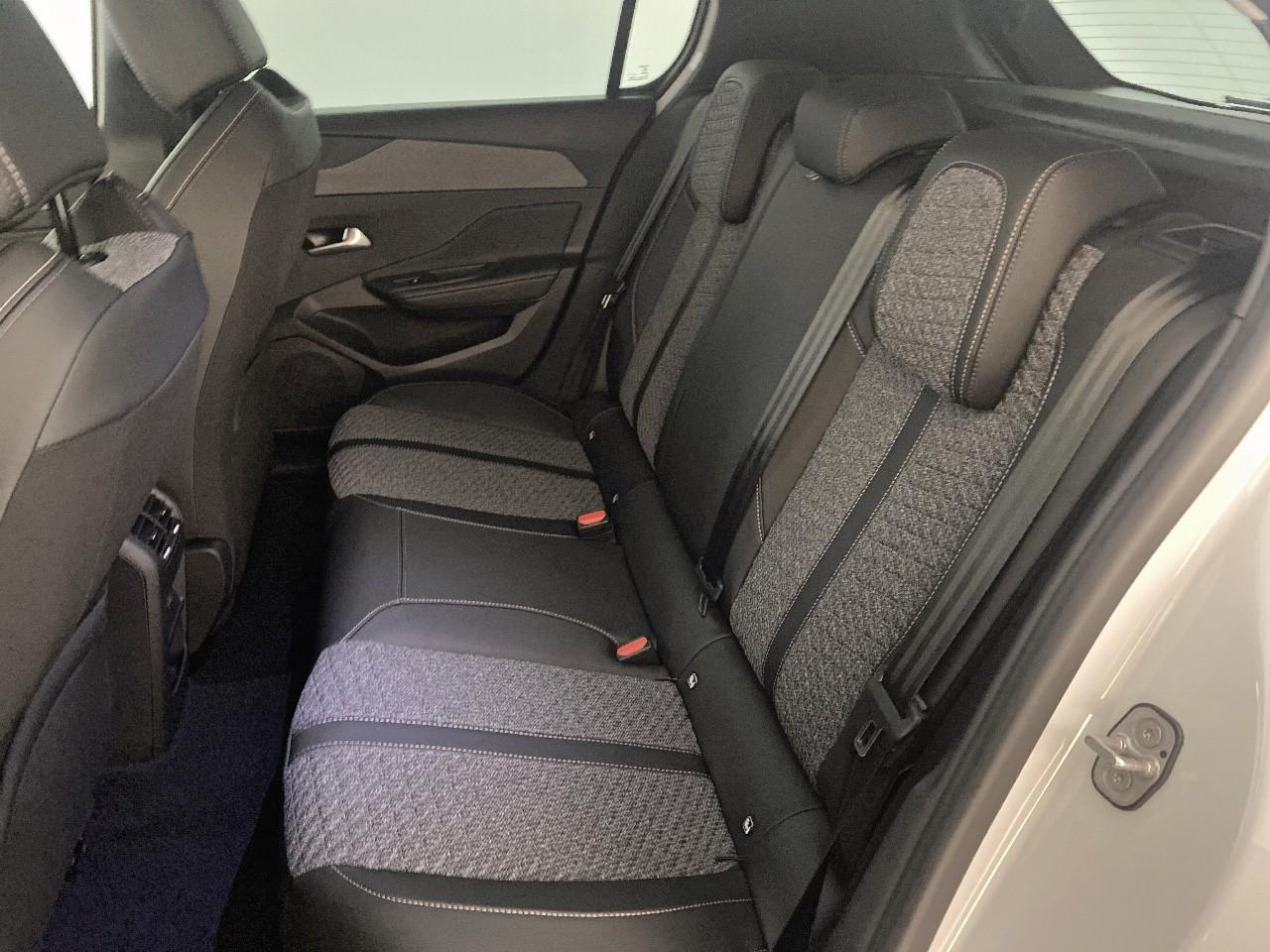 Peugeot 308 hybrid 145 e-dcs6 allure — photo 10