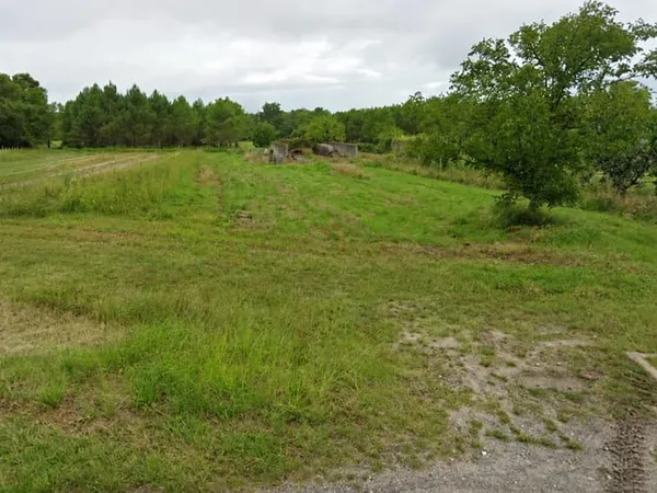 Grand terrain constructible d'environ 4600 M²