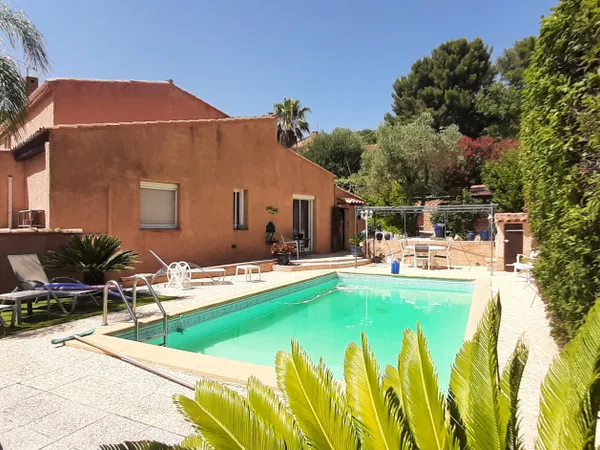 SIX FOURS LES PLAGES, MAISON TYPE 6 AVEC PISCINE