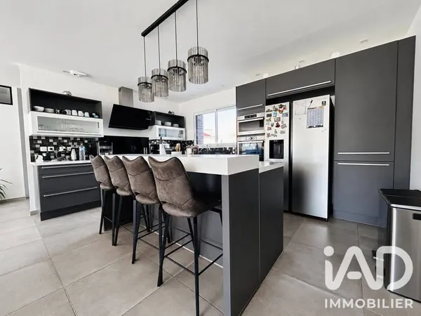 Maison de plain-pied 6 pièces 165 m²