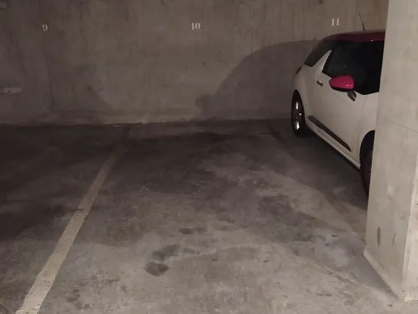 Emplacement de parking rue de l'Epargne Lyon 8°